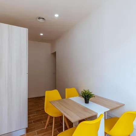 Central House - Apartments In Naples Room photo